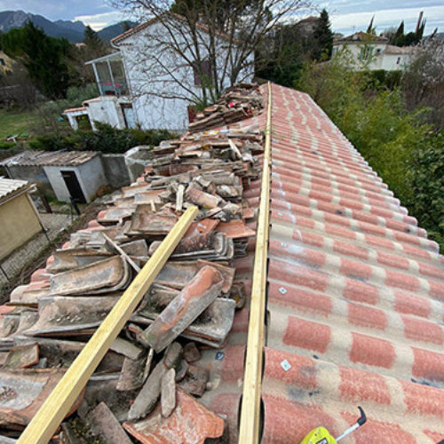 Avant : Rénovation complète de toiture